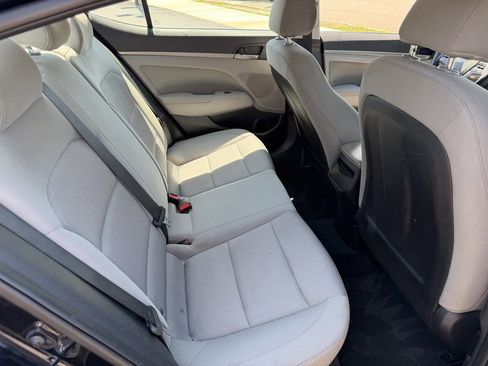 Used 2018 Hyundai Elantra SEL w/ Winter Weather Package FWD image 16