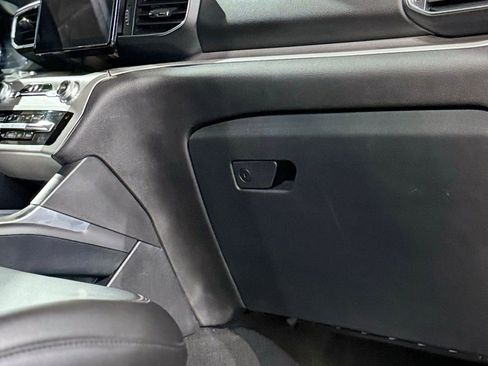 Used 2022 Ford Explorer XLT w/ Equipment Group 202A image 64