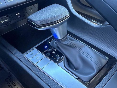 Certified 2024 Hyundai Elantra SE image 17