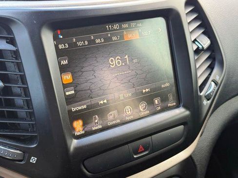 Used 2017 Jeep Cherokee Latitude w/ Cold Weather Group image 13