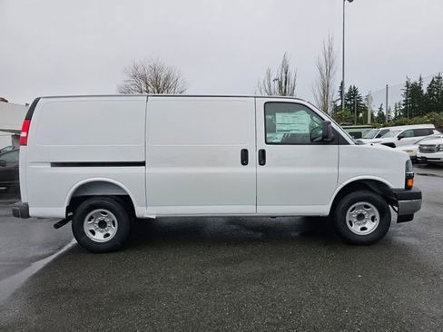 New 2025 Chevrolet Express 3500 w/ Driver Convenience Package image 6