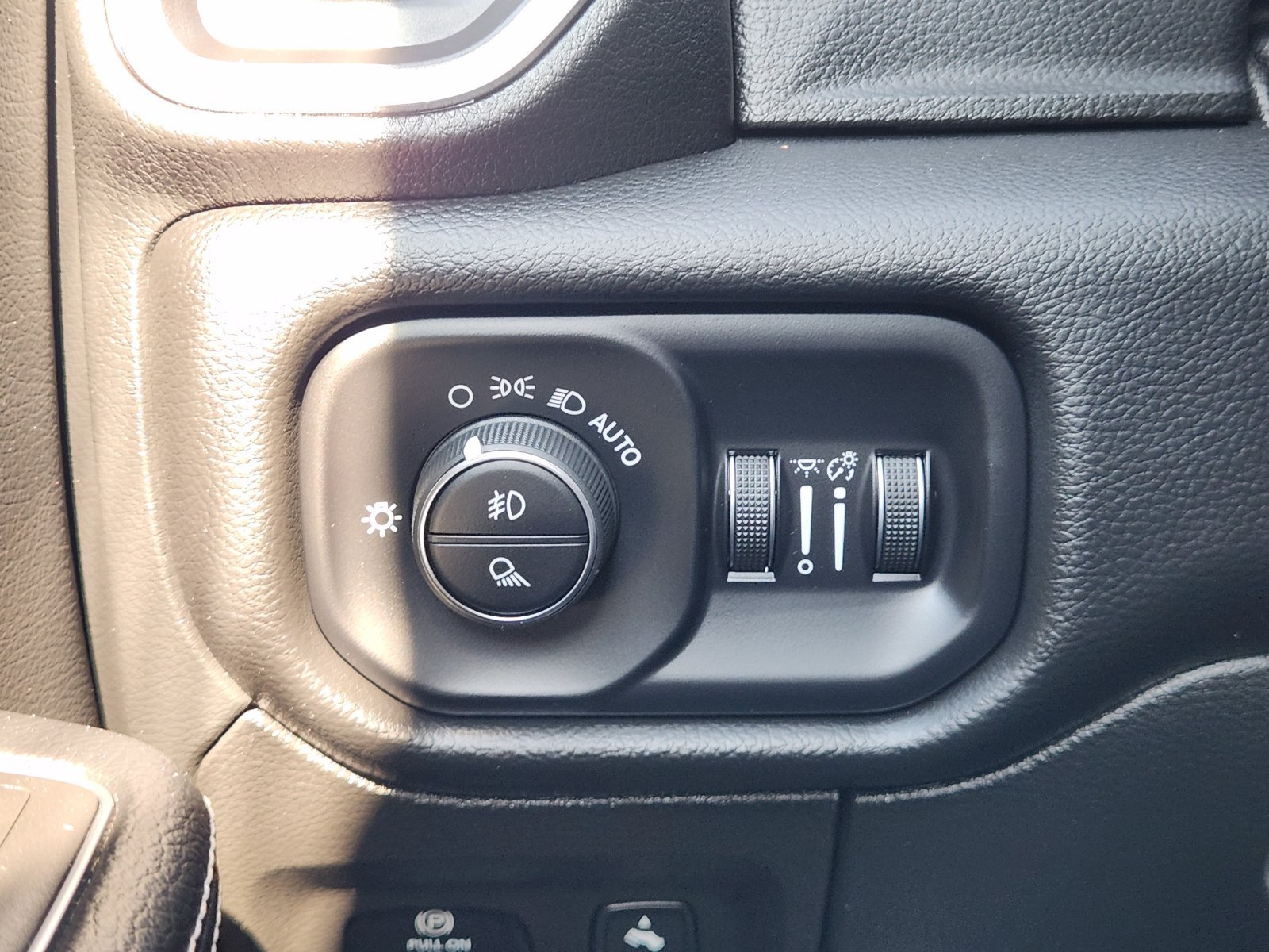Used 2022 RAM 1500 Laramie AWD/4WD image 22