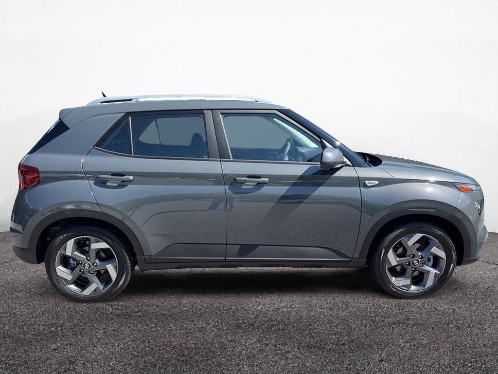 New 2026 Hyundai Venue SEL FWD image 3