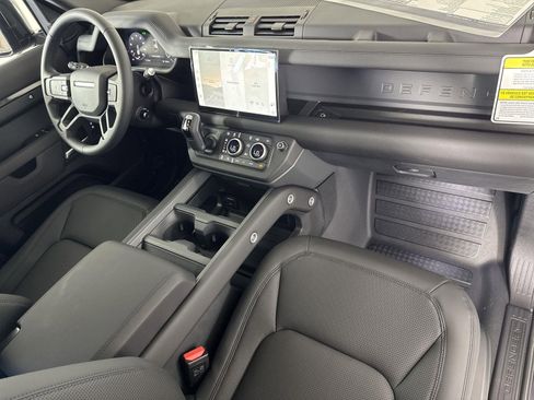 Certified 2025 Land Rover Defender 110 S image 34