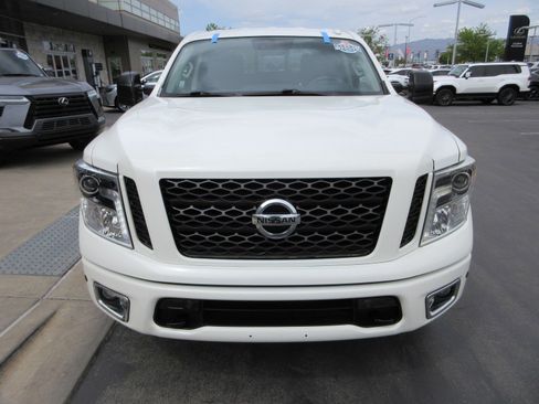 Used 2017 Nissan Titan PRO-4X AWD/4WD image 17