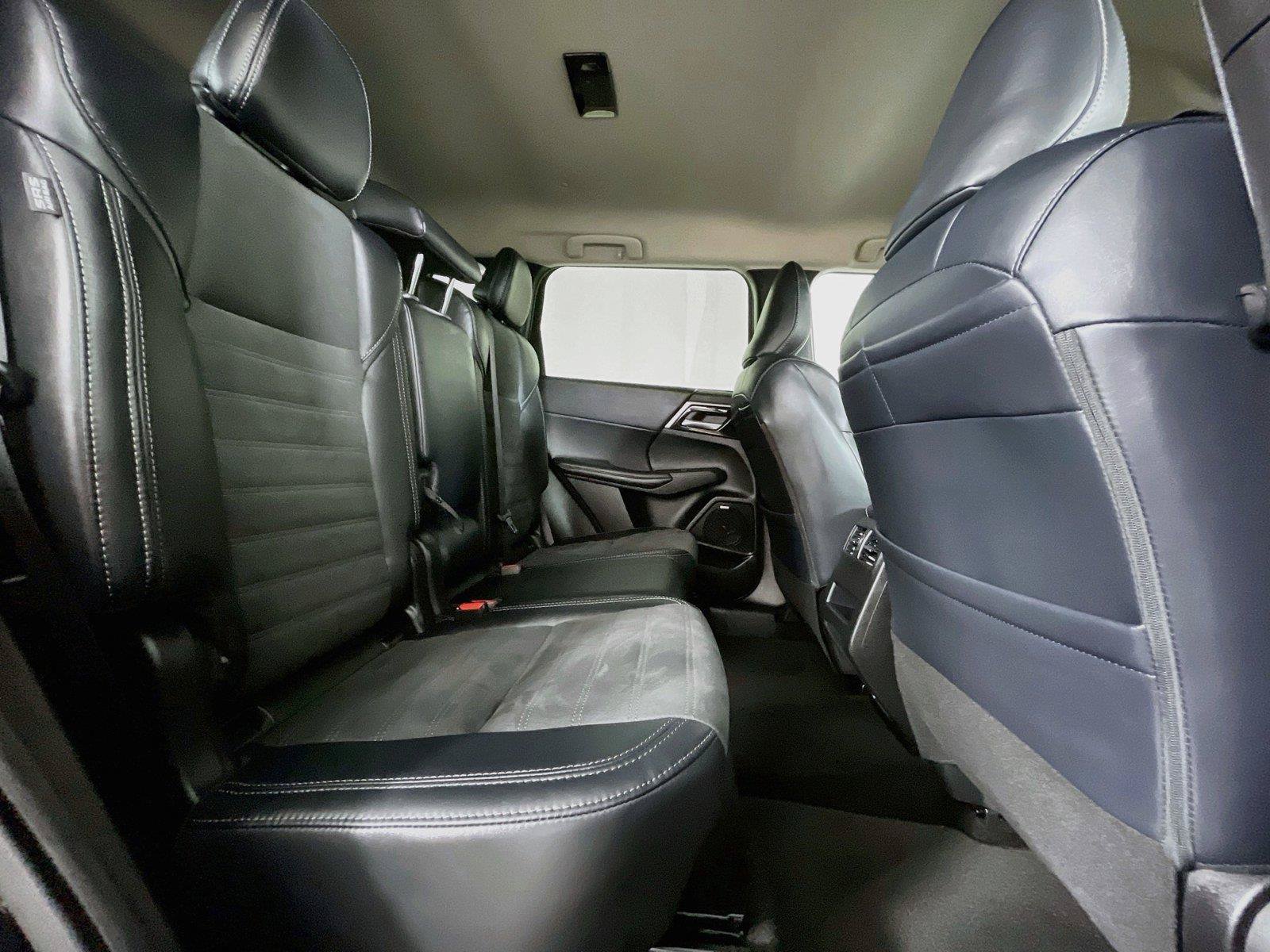 Used 2025 Mitsubishi Outlander SE AWD/4WD image 31