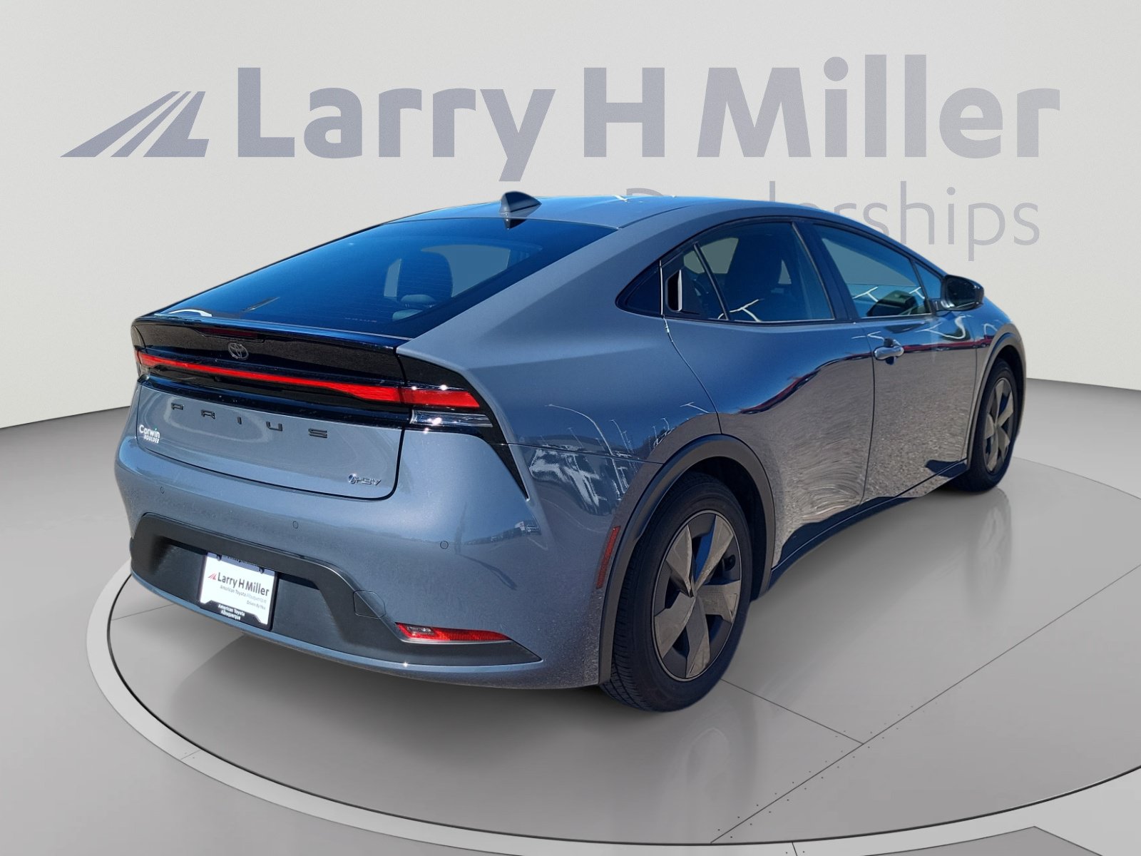 Used 2025 Toyota Prius LE FWD image 5
