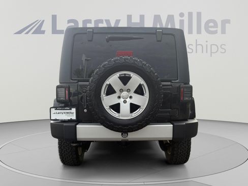 Used 2011 Jeep Wrangler Unlimited Sahara w/ Connectivity Group AWD/4WD image 4