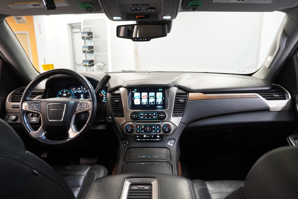Used 2020 GMC Yukon XL Denali w/ Denali Premium Package AWD/4WD image 23