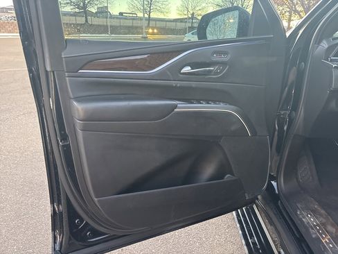 Used 2021 Cadillac Escalade ESV Sport Platinum image 9