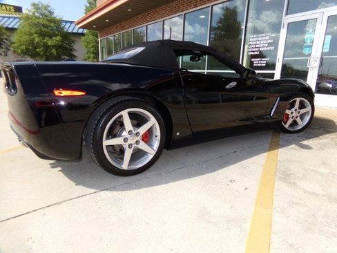 Used 2006 Chevrolet Corvette Convertible w/ Preferred Equipment Group RWD image 27