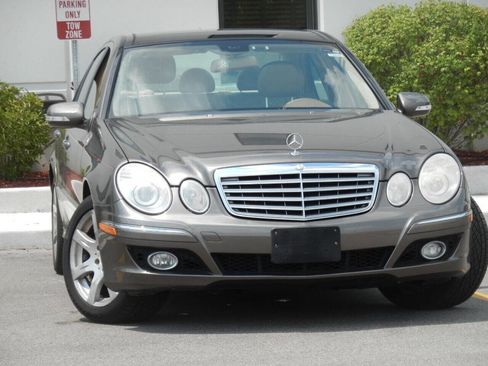 Used 2008 Mercedes-Benz E 350 4MATIC Sedan image 5