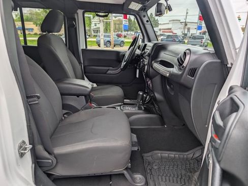 Used 2018 Jeep Wrangler Unlimited Sport S AWD/4WD image 12