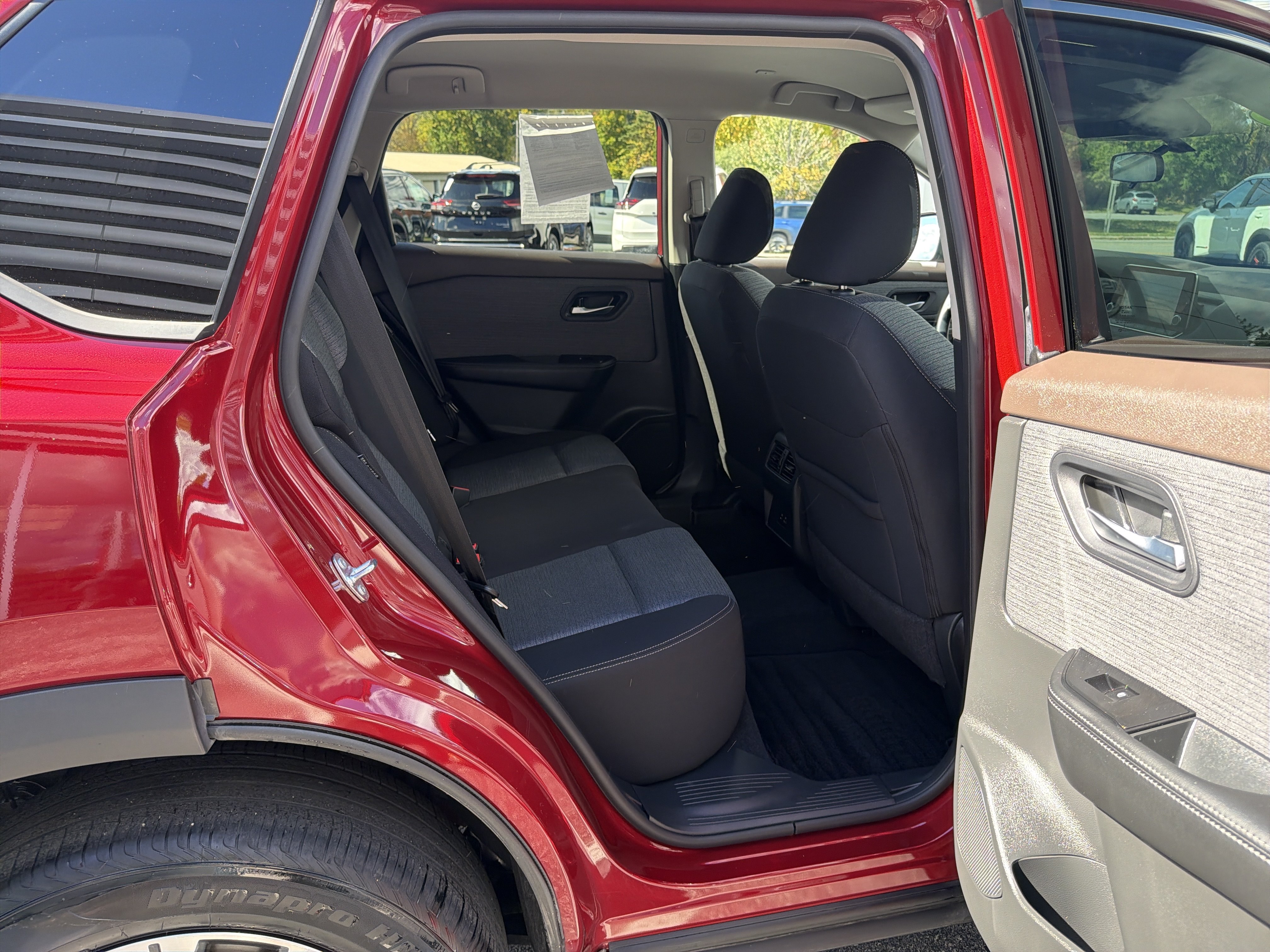 Used 2023 Nissan Rogue SV AWD/4WD image 9