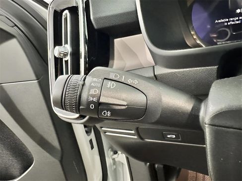New 2024 Volvo XC40 Recharge Core w/ Protection Package Premier image 31