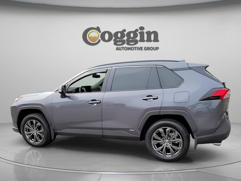 Used 2023 Toyota RAV4 XLE Premium image 7