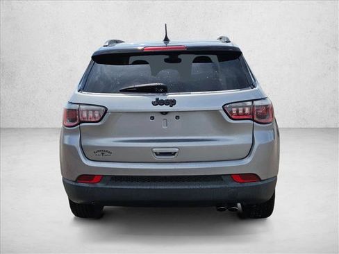 Used 2019 Jeep Compass Latitude FWD image 6