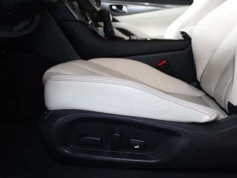 Used 2017 INFINITI Q60 3.0t w/ Premium Plus Package 3.0T image 18