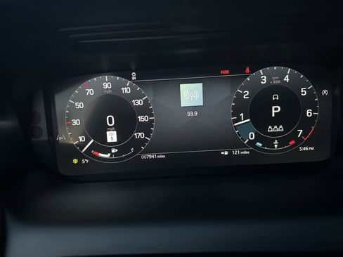 Used 2025 Land Rover Discovery Sport Dynamic SE image 23