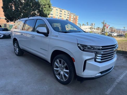 Used 2023 Chevrolet Suburban High Country w/ Premium Package image 3