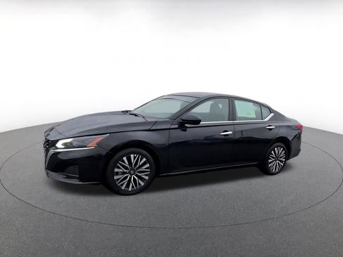 Used 2025 Nissan Altima 2.5 SV image 8