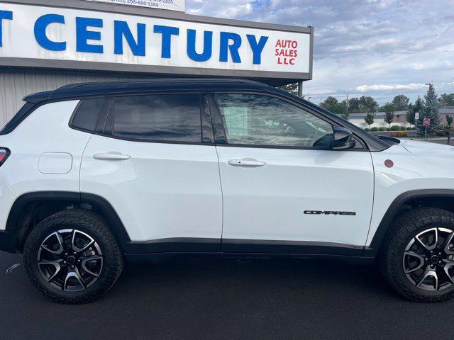 Used 2025 Jeep Compass Trailhawk AWD/4WD image 14
