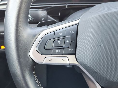 Used 2025 Volkswagen Atlas Cross Sport SE image 37