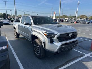 Used 2025 Toyota Tacoma TRD Sport video 1