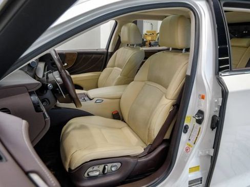 Used 2018 Lexus LS 500 w/ Accessory Package (Z1) RWD image 46