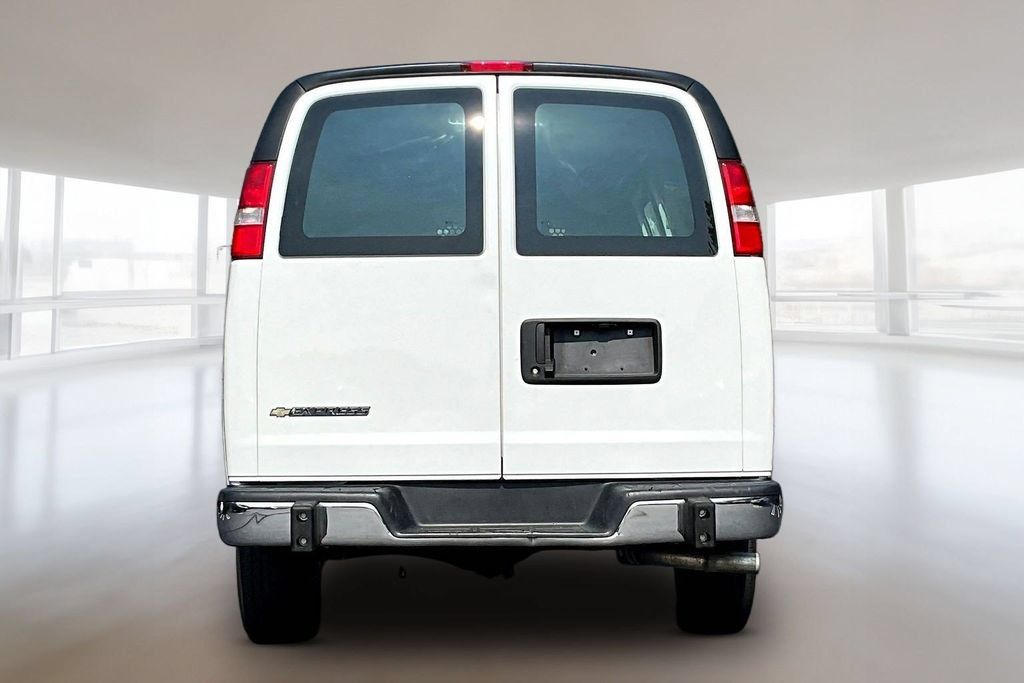Used 2025 Chevrolet Express 2500 w/ Driver Convenience Package RWD image 5
