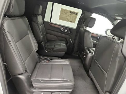 Used 2025 GMC Yukon XL Denali AWD/4WD image 30