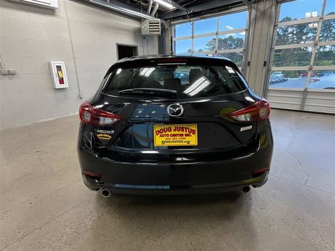 Used 2018 MAZDA MAZDA3 Sport FWD image 4