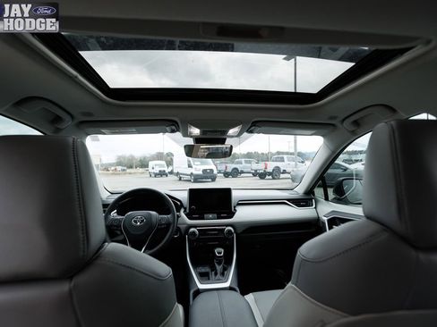 Used 2024 Toyota RAV4 XLE Premium image 16