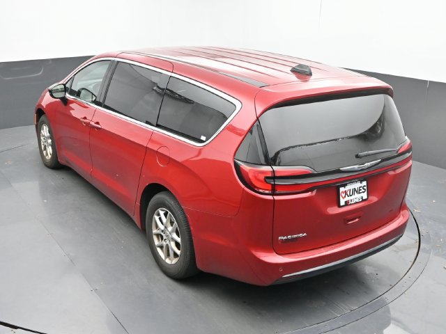 Used 2025 Chrysler Pacifica Select FWD image 43