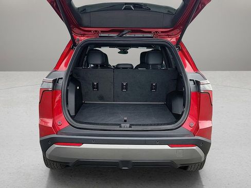 Used 2025 Chevrolet Equinox LT w/ Convenience Package II image 8