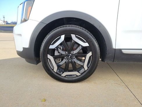 Used 2023 Kia Telluride EX w/ EX Captain's Chair Package image 37