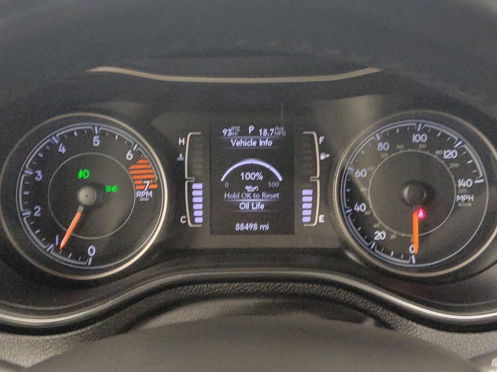 Used 2019 Jeep Cherokee Latitude Plus FWD image 23