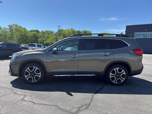 Used 2023 Subaru Ascent Touring AWD/4WD image 6