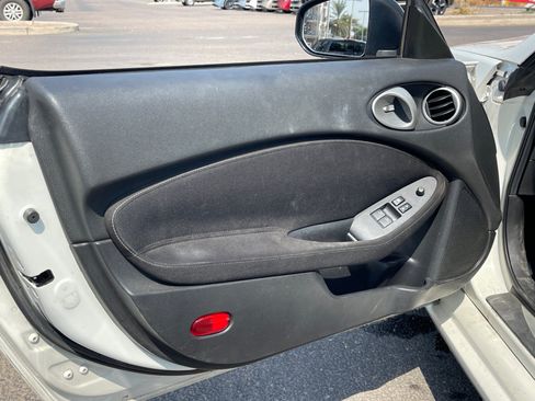 Used 2009 Nissan 370Z Coupe RWD image 12
