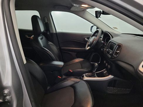 Used 2018 Jeep Compass Latitude FWD image 21