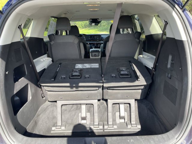 Used 2022 Kia Carnival LX FWD image 24
