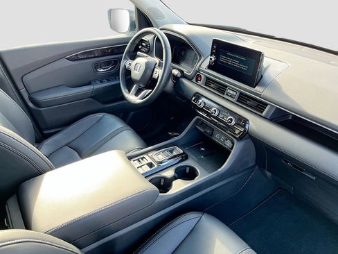 Used 2025 Honda Pilot Touring image 25
