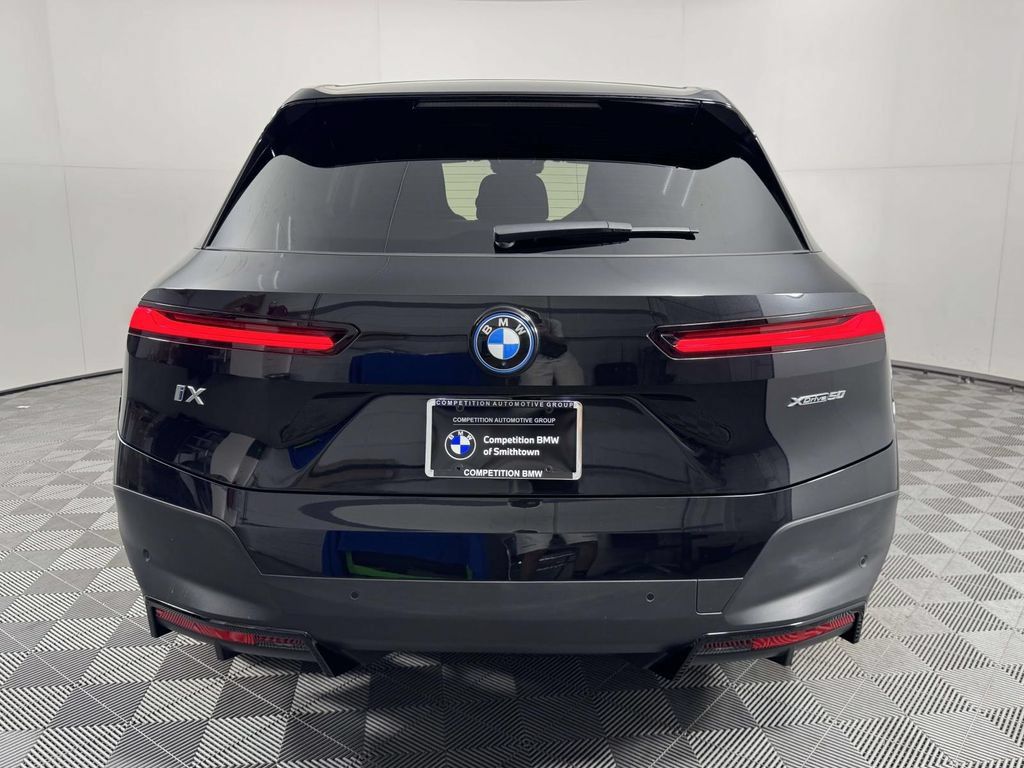 Used 2023 BMW iX xDrive50 AWD/4WD image 9