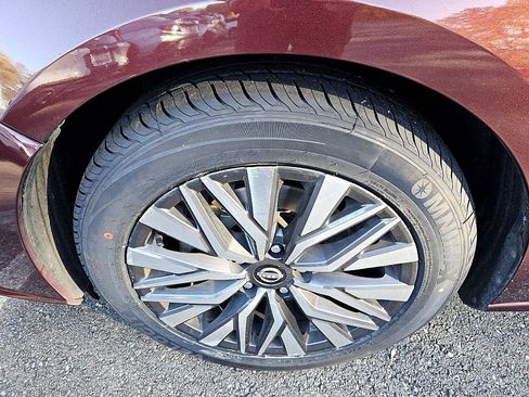 Used 2024 Nissan Altima 2.5 SV image 18