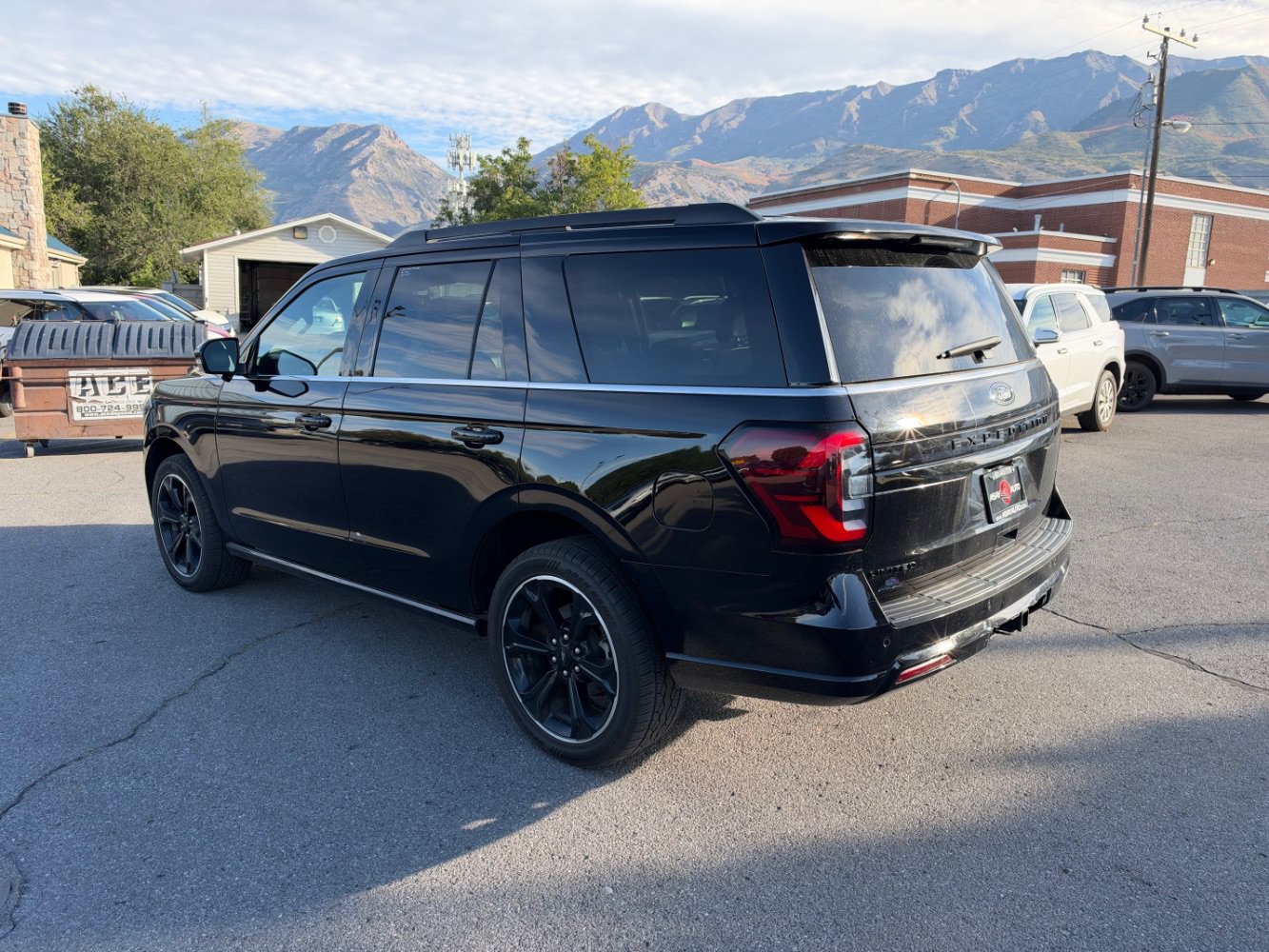 Used 2022 Ford Expedition Limited AWD/4WD image 3