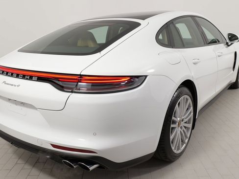 Used 2021 Porsche Panamera 4 image 12