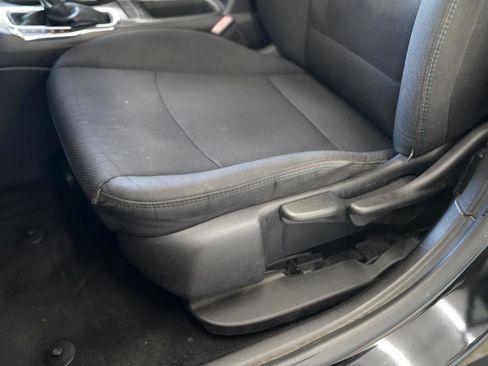 Used 2017 Chevrolet Cruze LT image 28