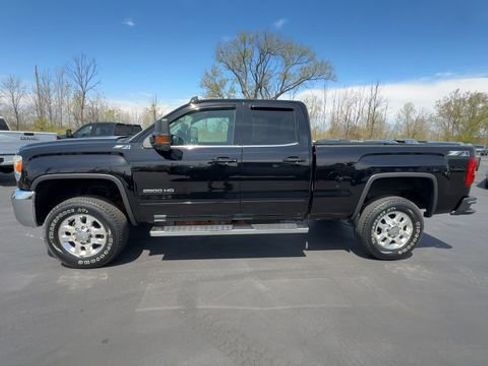 Used 2015 GMC Sierra 2500 SLE w/ SLE Preferred Package AWD/4WD image 5