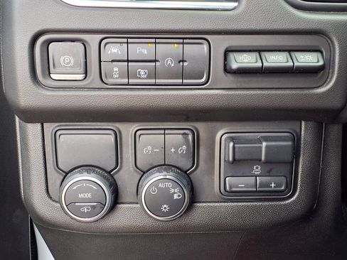 Used 2023 Chevrolet Suburban High Country RWD image 10