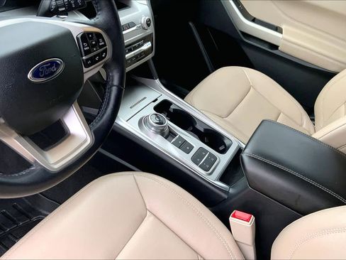 Used 2021 Ford Explorer XLT w/ Equipment Group 202A RWD image 16